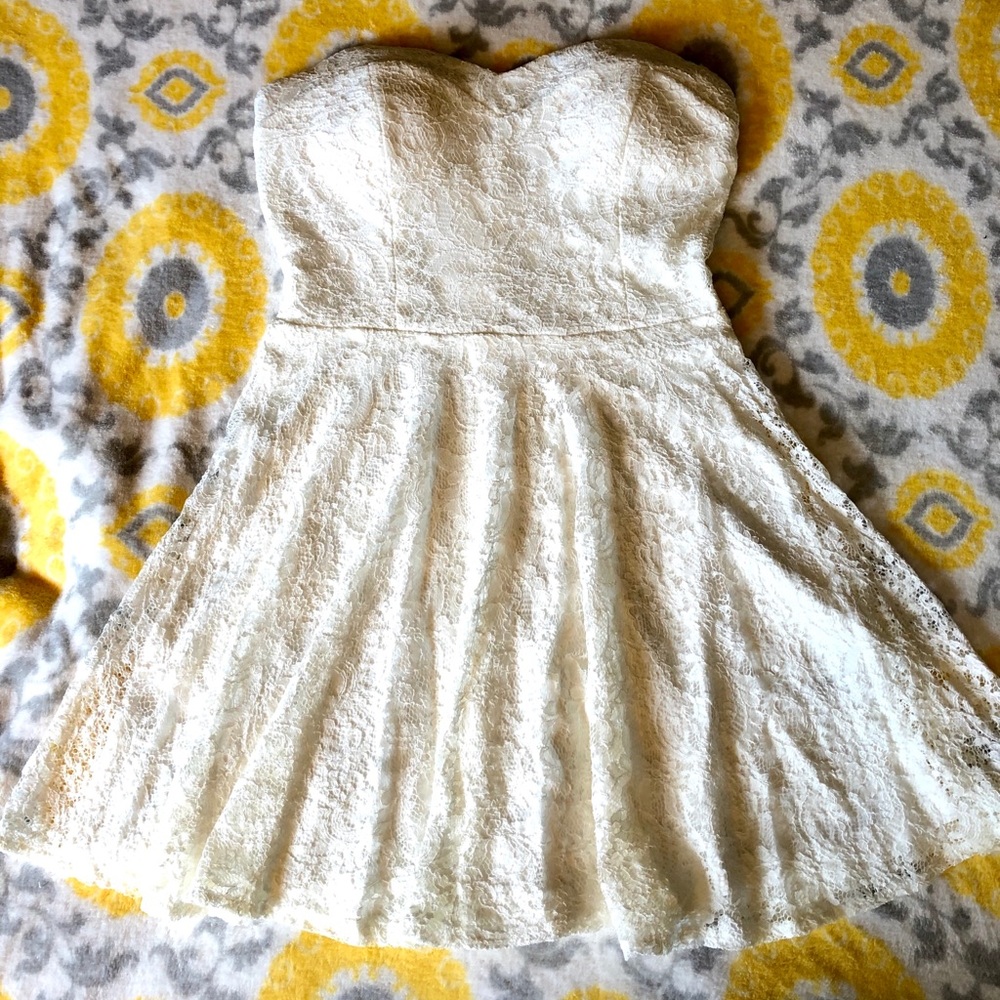 Short white papaya strapless dress